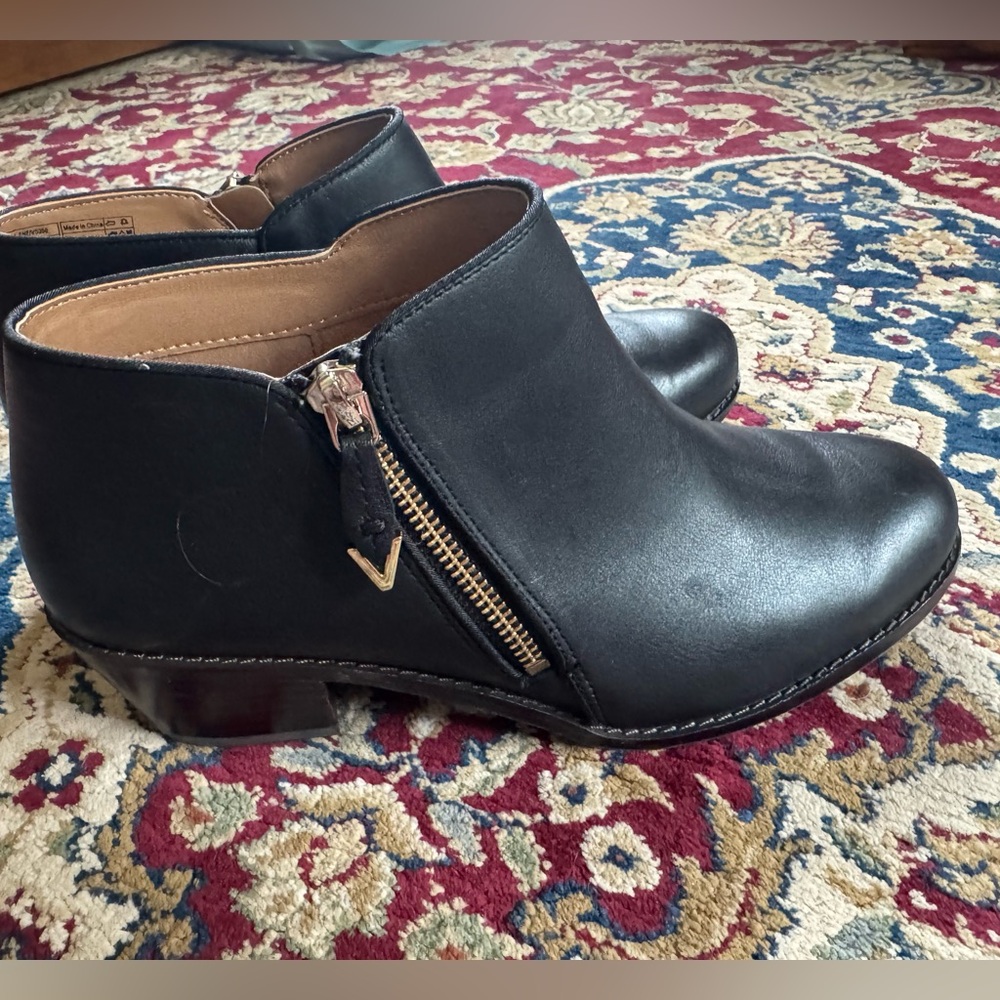 Vionic Jolene Booties - Black Leather with Gold Zipper - Size 8.5 -  Like new